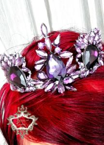 Дизайнерска корона за коса за абитуриентка с кристали в лилаво