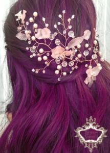 Нежна и красива абитуриентска украса за коса в розово и бяло