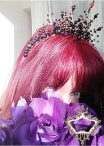 Булчинска корона с тъмно лилави кристали