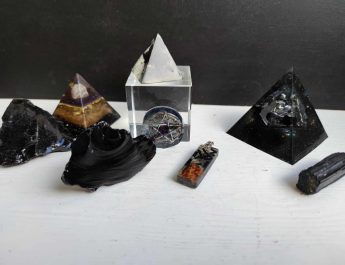 Камъни за защита от енергийни вампири