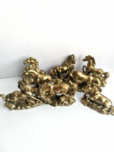 Годината на Огнения Кон 2026 фън шуй сувенири за късмет и пари комплект 8 броя размер L